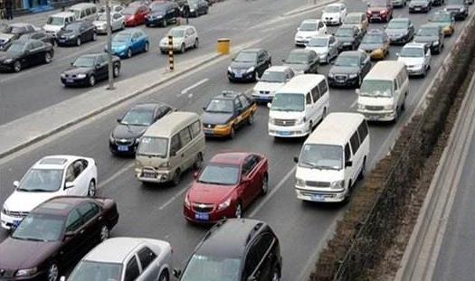 高峰期开车的注意事项