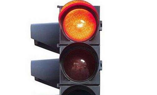 等红灯时做这些小运动有益健康