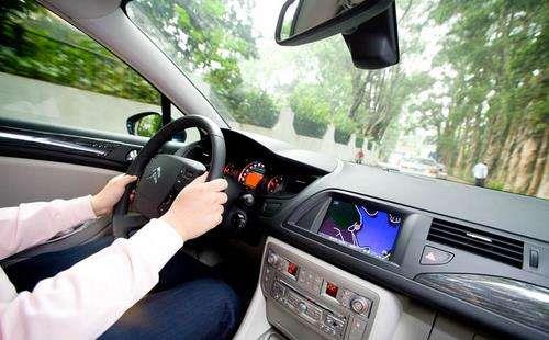 如何正确应对车内危机