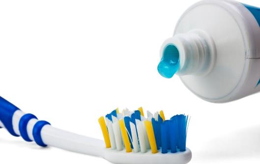 揭秘牙膏的16个神奇用途