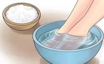 用盐水洗脚到底好吗？