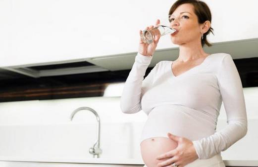 孕期饮水有讲究