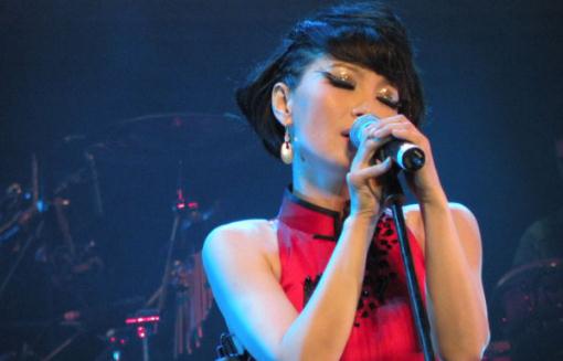 女性经期可以唱歌吗 月经期不适宜唱歌