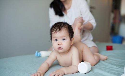 宝宝皮肤皲裂是什么原因造成的