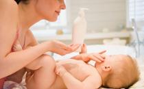 婴儿洗澡后该如何护理