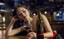 女性不宜多喝酒 女性饮酒易诱发乳腺癌