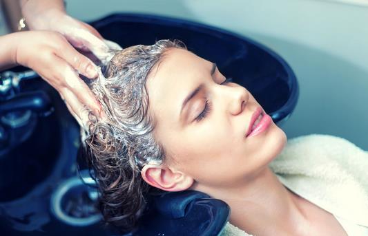 能用藿香正气水洗头吗