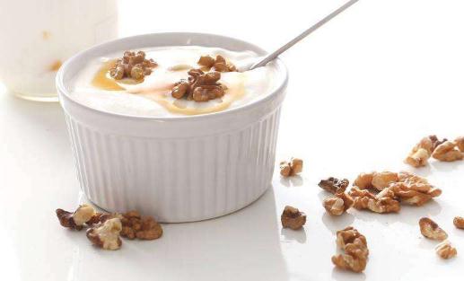 想丰胸的女孩看过来 酸奶也能让你的胸部CUP猛增