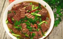 老年人常吃猪血好吗