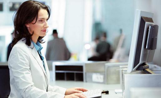 3种坐姿致女性乳房下垂 纠正错误姿势的对策