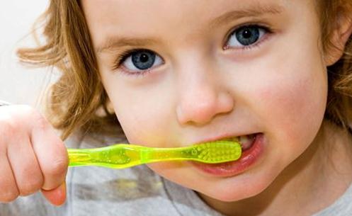 幼儿保健从小做 儿童护齿应从长牙开始