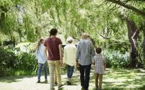 老年人早起晨练切忌空腹运动！