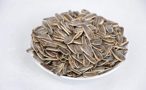 冬季磕葵花籽能预防手足皲裂