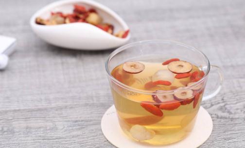 美食调理 养出“小白脸”