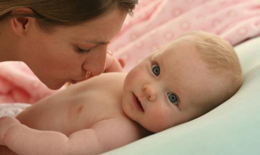婴儿头颈无力非缺钙 或是脑瘫