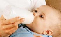 ​合适的喂奶方式可防止宝宝吐奶