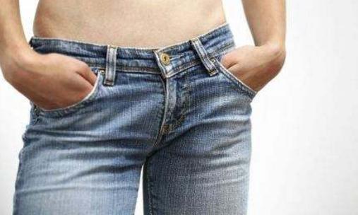 男性常穿牛仔裤易导致下体弯曲