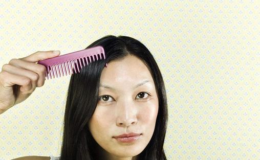 烫染同时进行危害大?导致你秃顶的坏习惯