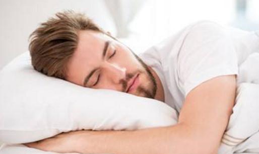 研究称男性俯睡易导致频繁遗精