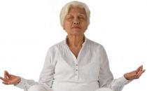 老年人多动动腰老的慢