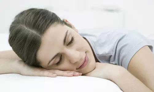不良睡姿让你越睡越不健康