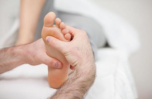 坚持按摩脚心帮你去除百病