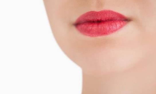 嘴角长痘的原因是什么