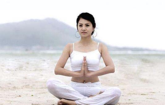 头发总是油腻到底是怎么回事