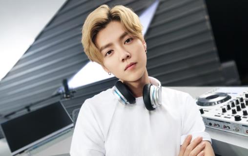 鹿晗个人资料简介 鹿晗照片 明星鹿晗的QQ号 鹿晗新歌推荐