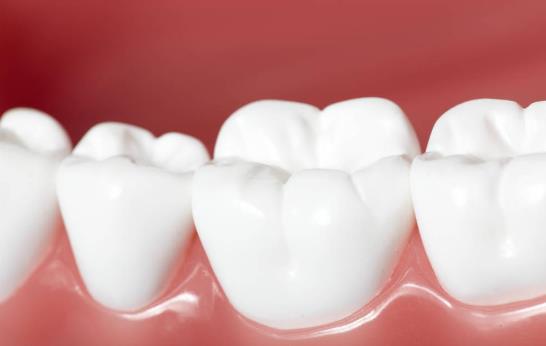 目前最“火”的牙齿美白手段 牙医才懂的牙齿美白利与弊