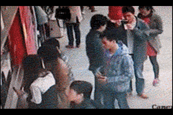 揭示小偷的各种习用手段 地铁公交轻易被盗地区 揭露小偷的各种惯用手法 地铁公交容易被盗区域（地铁公交车发现小偷正在实施行窃,应该怎么办?） 生活妙招