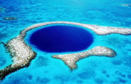 美丽的海洋之眼大蓝洞 潜水爱好者的乐园
