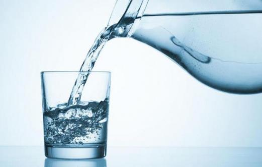 女性多喝水有想不到的好处 可以清洁肺部