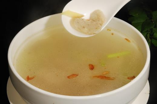 饭前一杯温开水或者一碗汤羹