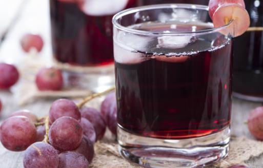 葡萄与其它水果做成综合果汁 风味更独特营养更高