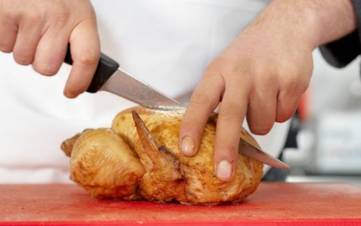 自己在家做烤鸡 教你正确切出完美的烤鸡