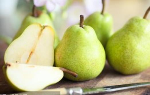 梨被称它为天然矿泉水 生吃煮熟都有益健康