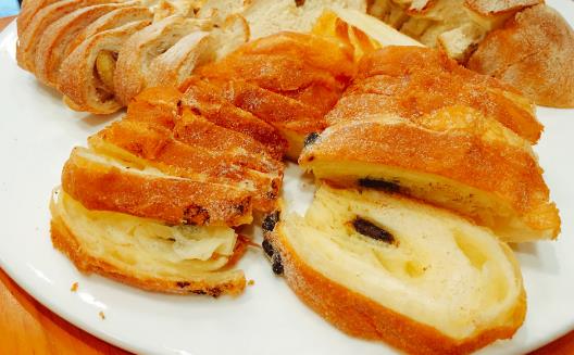 面包放好久不变坏 需要顾虑的是用非法添加物来防腐