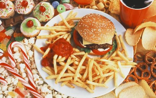 垃圾食品易导致动脉硬化 甚至还会缩短人的寿命