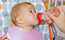 宝宝不喜欢喝水妈妈为此着急 宝宝喝水的注意事项