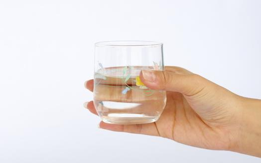 烧开的自来水里有水垢，还能不能喝？