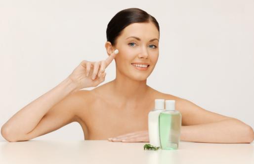 过度清洁导致皮肤脆弱 护肤品选择不当易致皮炎