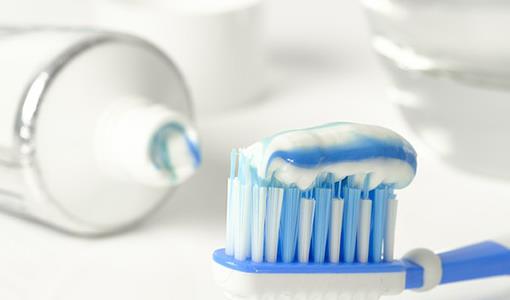 刷牙是自我口腔保健方法 正确的刷牙方式