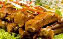 红烧排骨是家庭中不可缺的菜 红烧排骨的简单做法