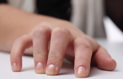 手指发麻是怎么回事？可能与这5个大病有关