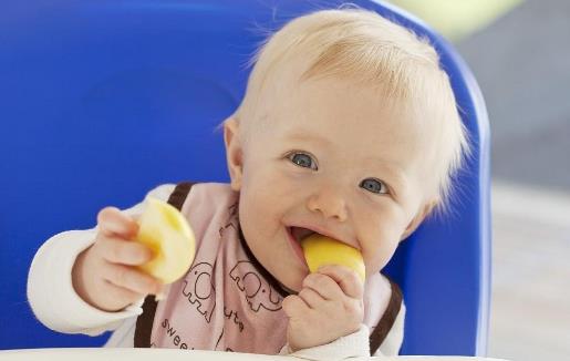 食品都讲究饮食平衡 给宝宝吃水果注意事项