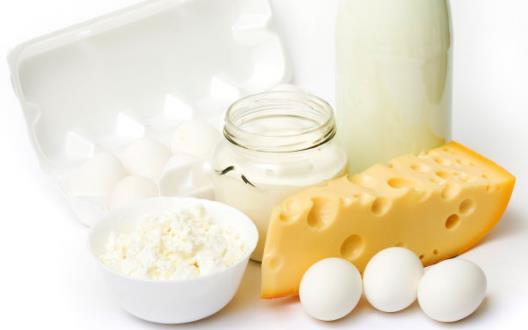 脱脂牛奶vs全脂牛奶：脱脂牛奶真的更适合减肥吗?