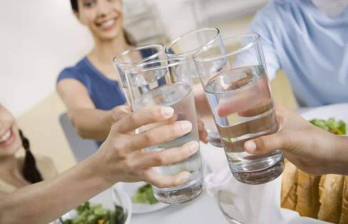 喝水也有很多讲究 牢记3个喝水技巧才养生