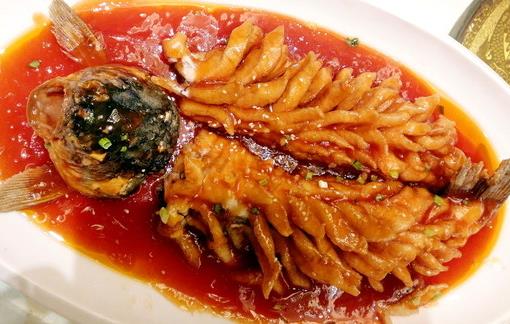 糖醋鱼怎样才能做出饭店味道?只需掌握这个技巧,简单好