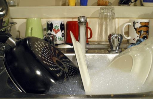不少人洗碗还用洗洁精？蠢！教你用个小秒招，快速往油污